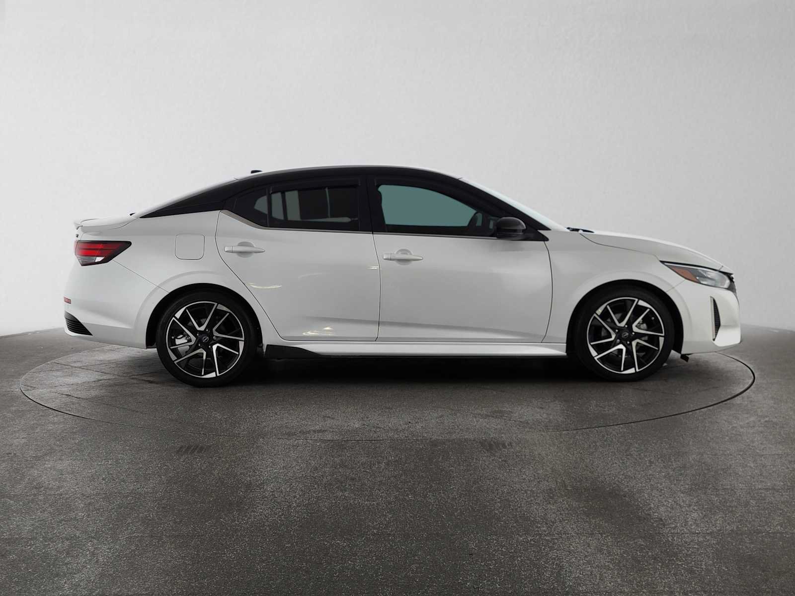 Used 2024 Nissan Sentra SR FWD image 4