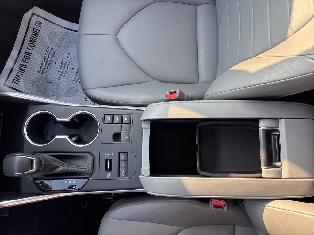 Used 2023 Toyota Highlander XLE image 29