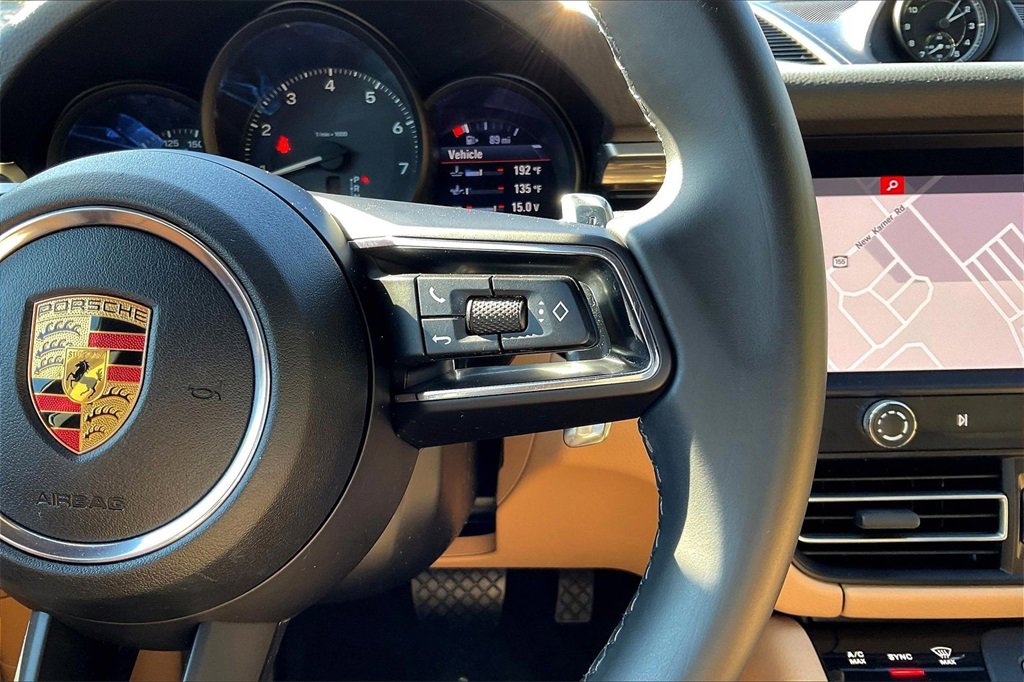 Used 2022 Porsche Macan image 12