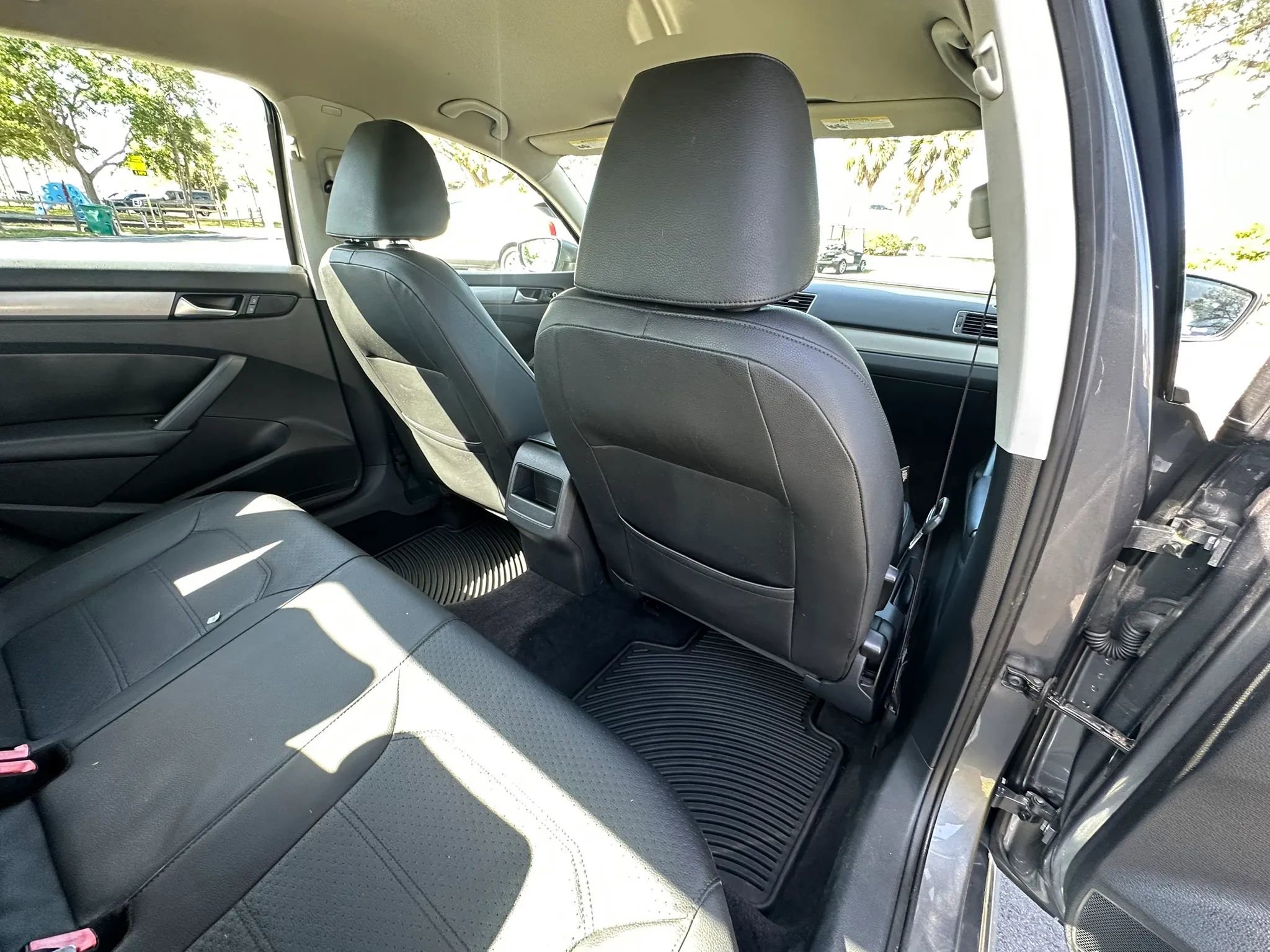 Used 2014 Volkswagen Passat 1.8T Wolfsburg Edition image 16