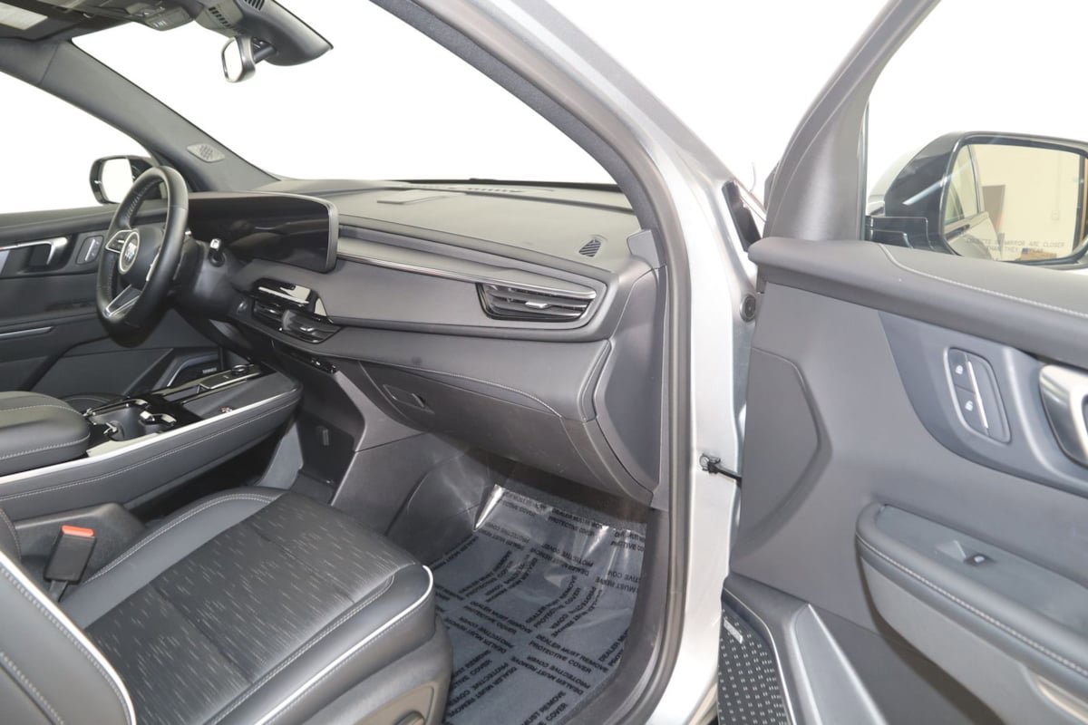 Used 2025 Buick Enclave Sport Touring FWD image 43