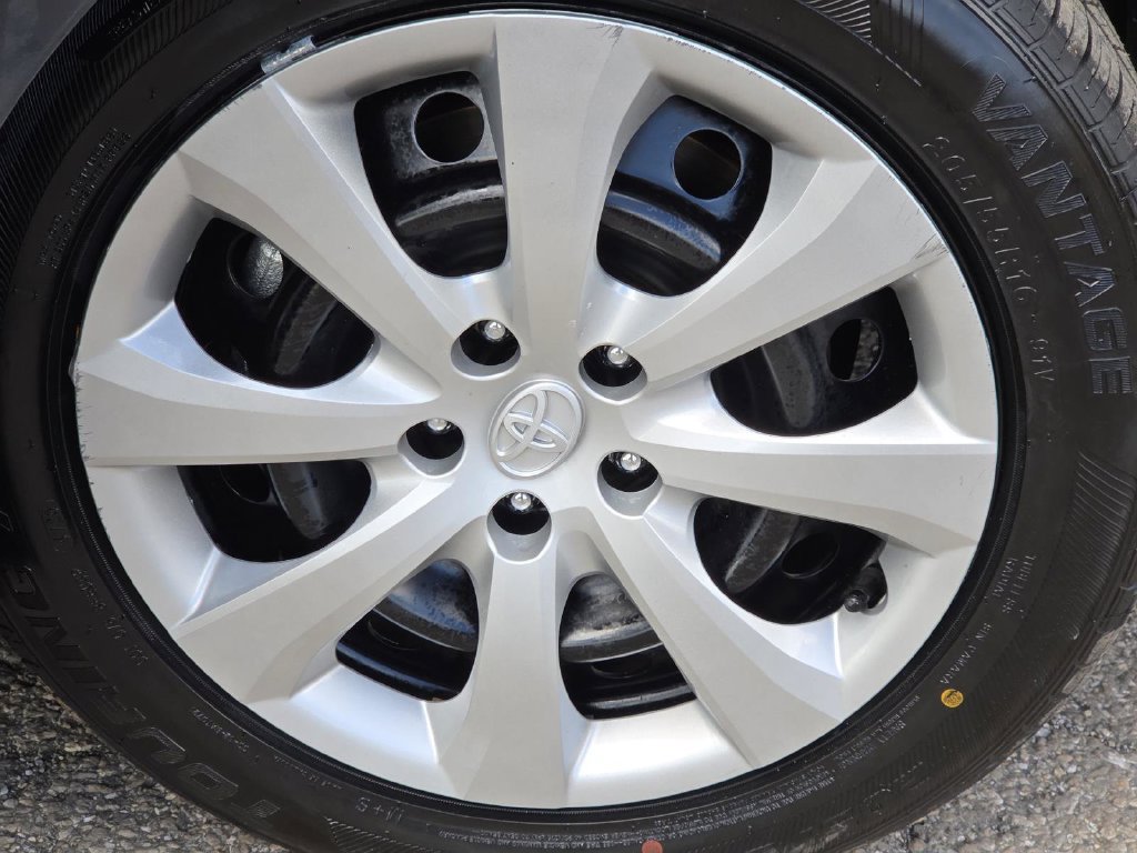 Used 2025 Toyota Corolla LE w/ Convenience Package FWD image 6