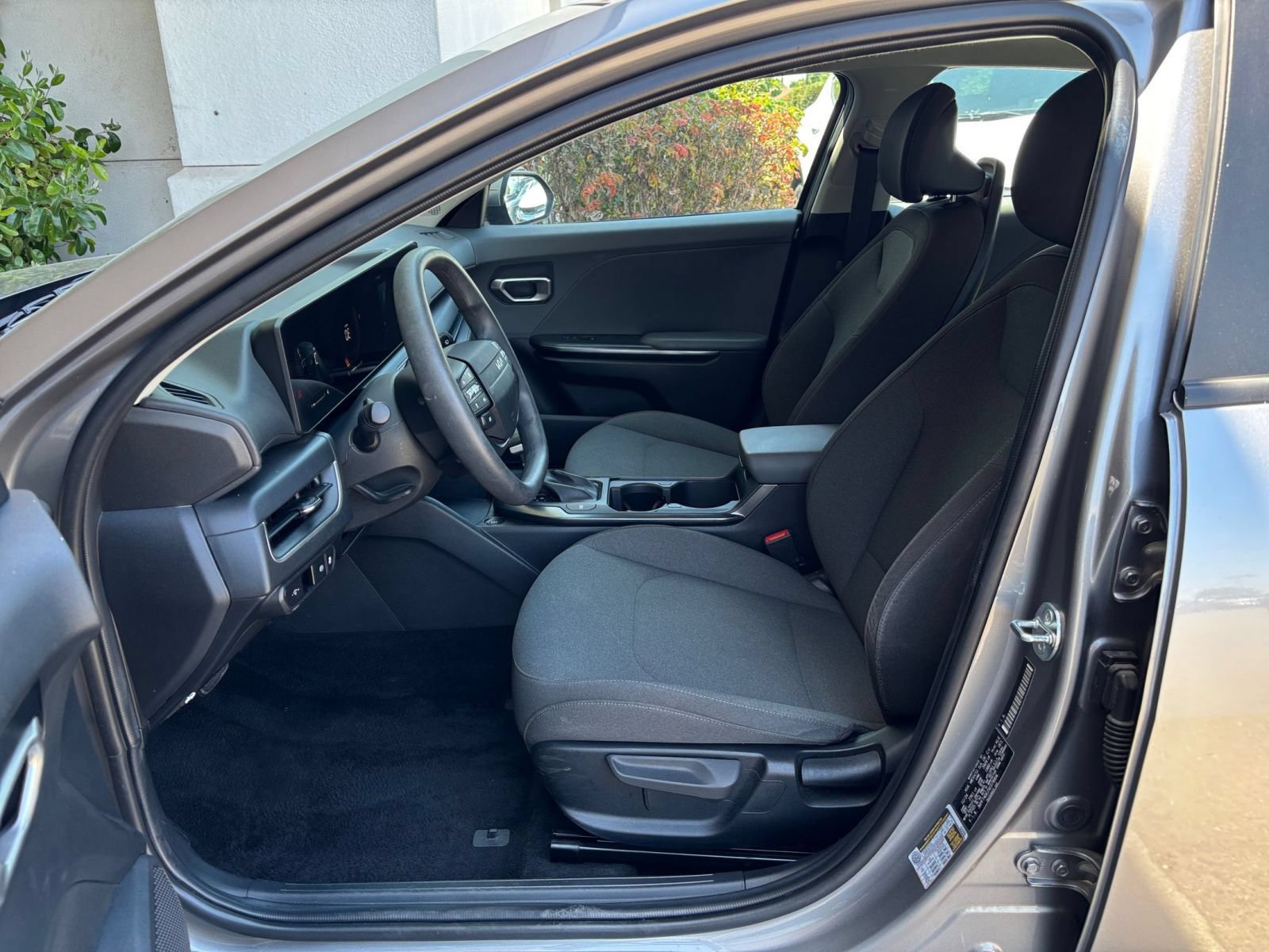 Used 2025 Kia K4 FWD image 27