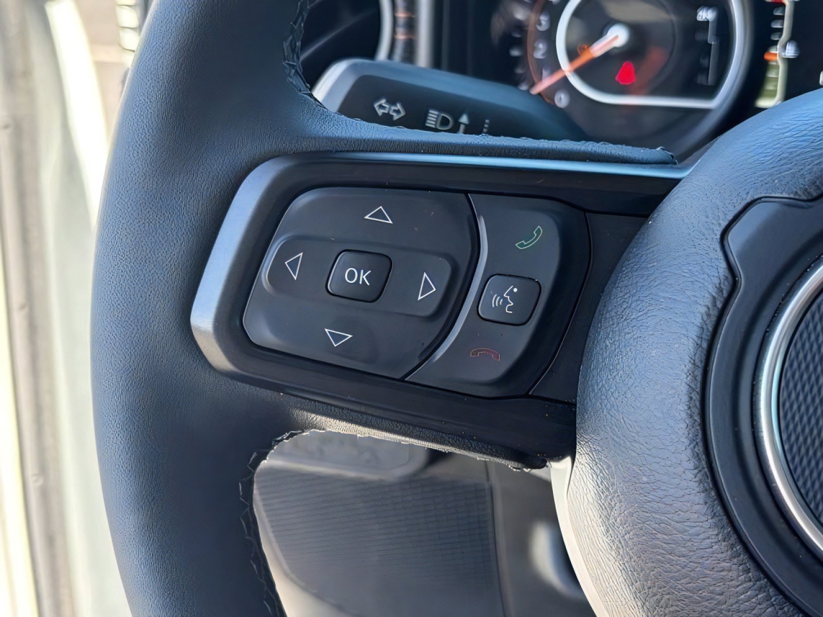 Used 2025 Jeep Gladiator Mojave w/ Convenience Group AWD/4WD image 20