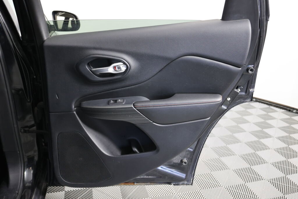 Used 2016 Jeep Cherokee 75th Anniversary image 21