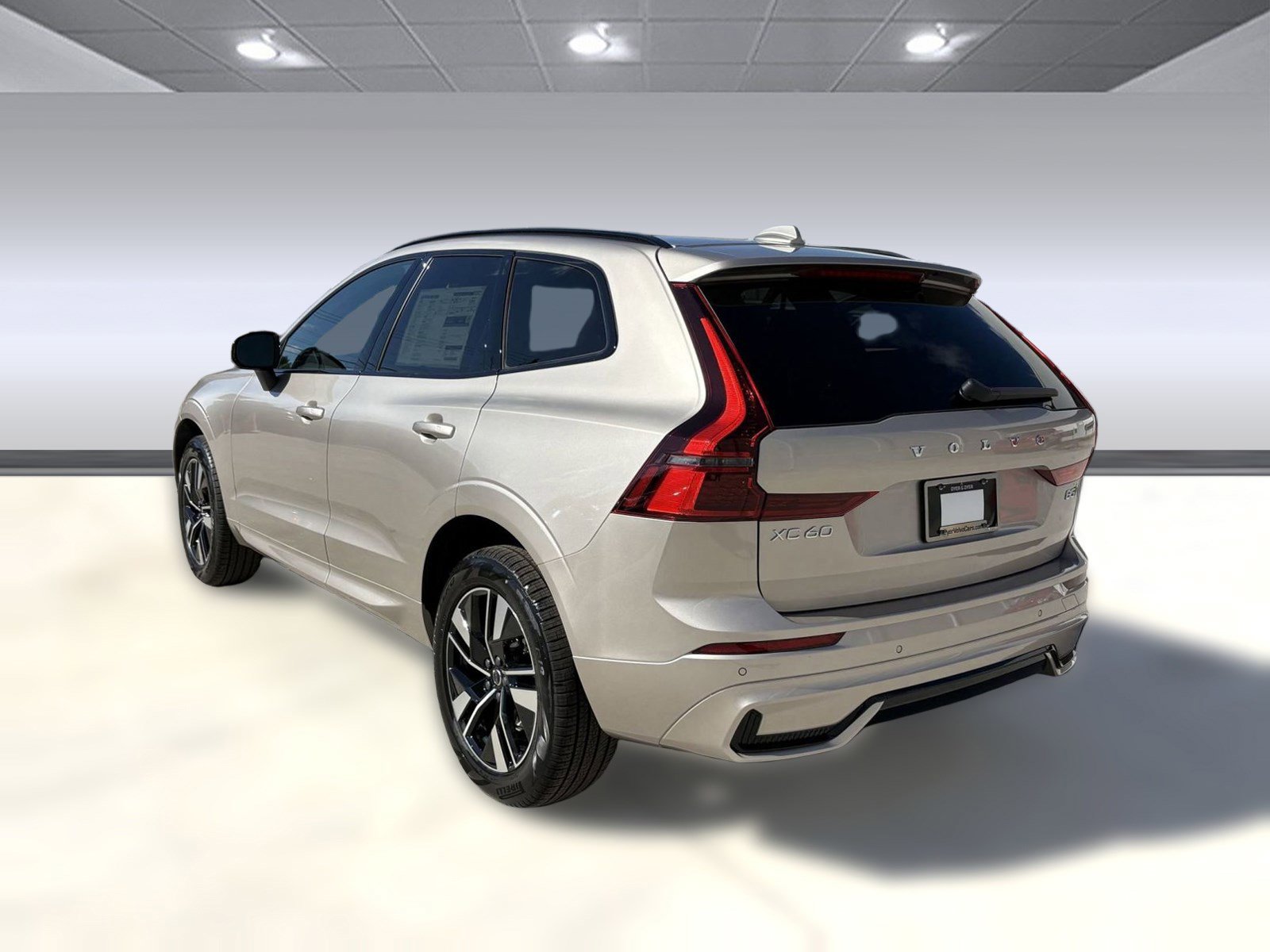 Used 2026 Volvo XC60 B5 Core w/ Climate Package image 3