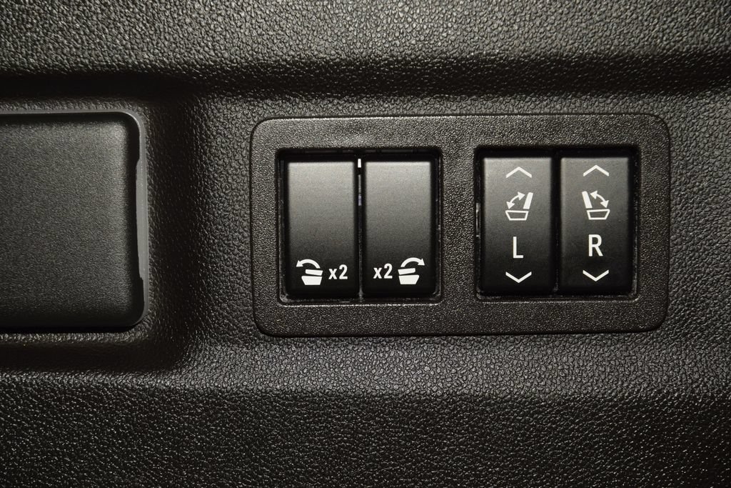 Used 2024 GMC Yukon XL Denali AWD/4WD image 27