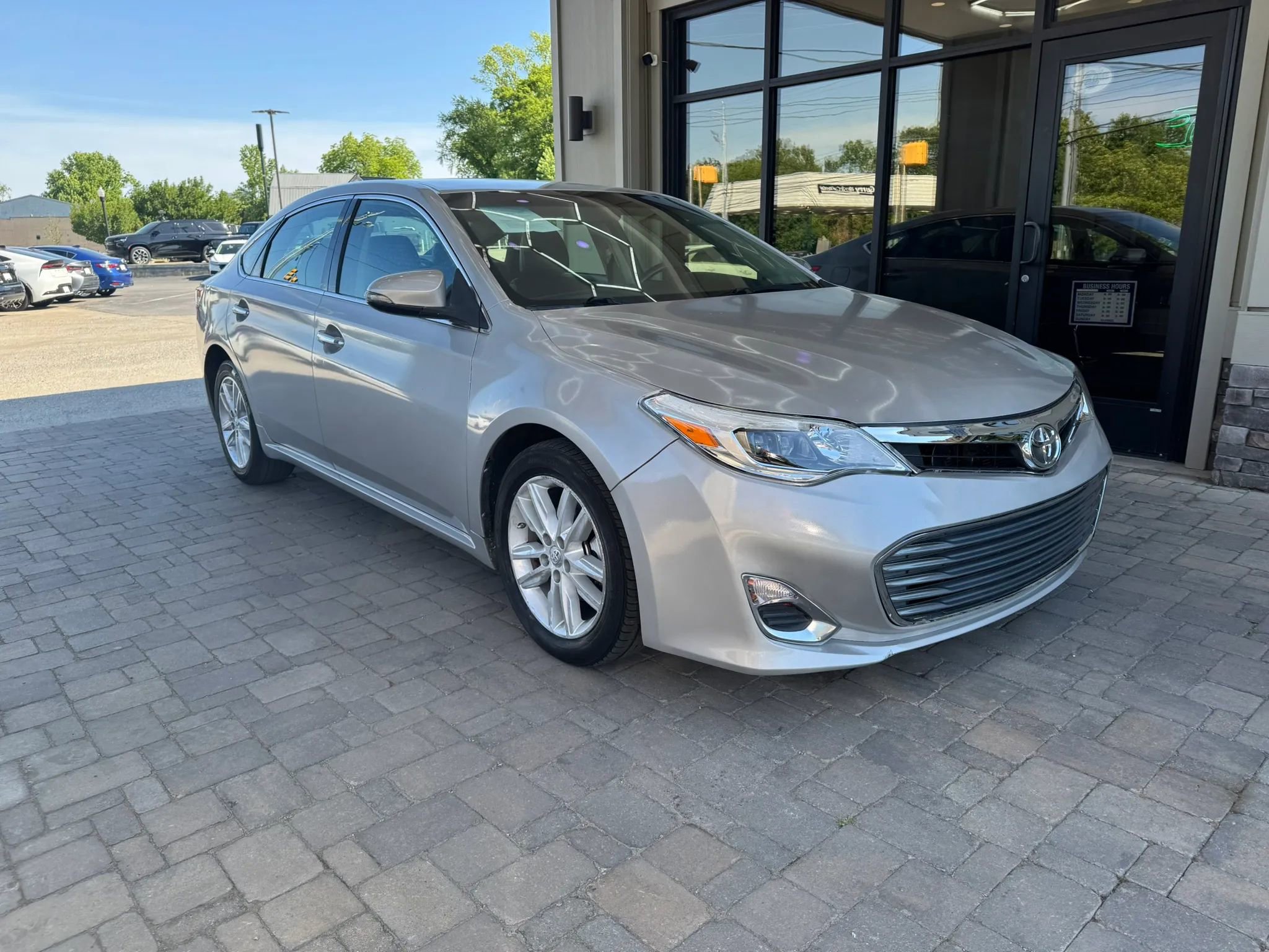 Used 2013 Toyota Avalon XLE FWD image 1