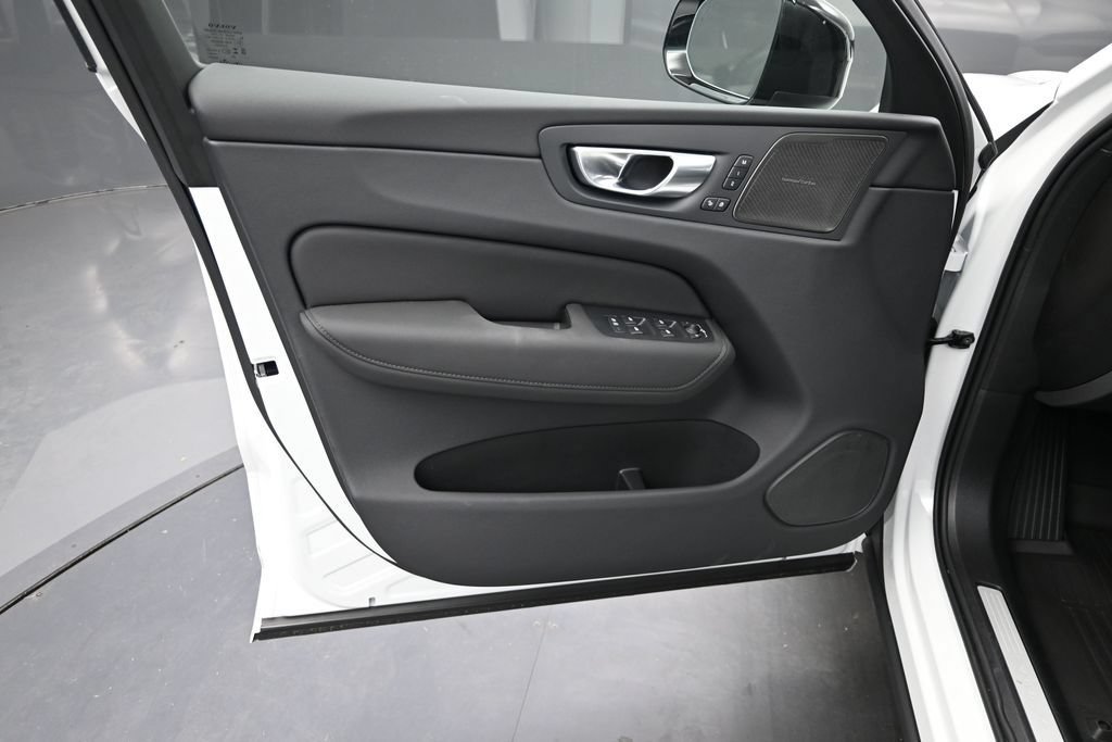 New 2026 Volvo XC60 T8 Ultra w/ Climate Package AWD/4WD image 9
