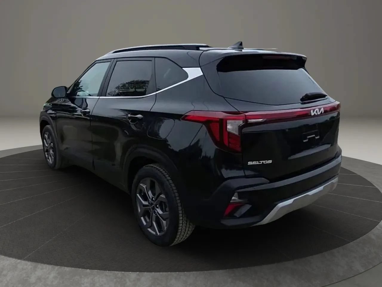 Used 2024 Kia Seltos S AWD/4WD image 4