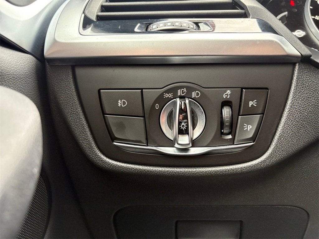 Used 2019 BMW X4 xDrive30i w/ Driving Assistance Package image 12