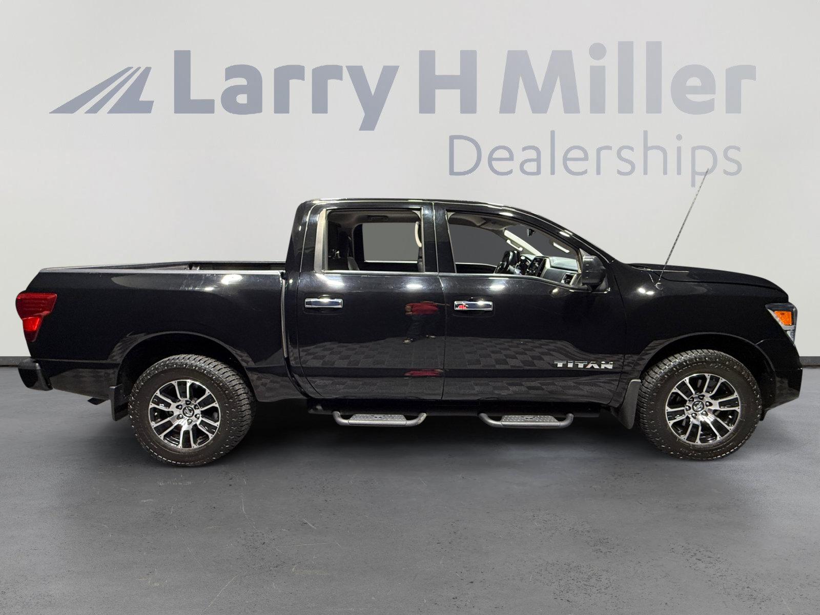 Used 2021 Nissan Titan SV w/ SV Convenience Package AWD/4WD image 6
