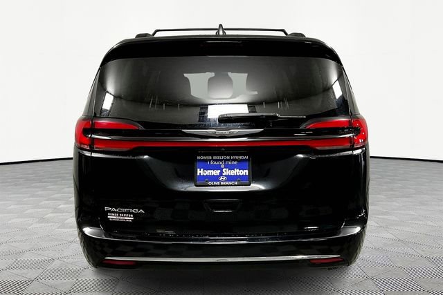 Used 2022 Chrysler Pacifica Touring-L image 4