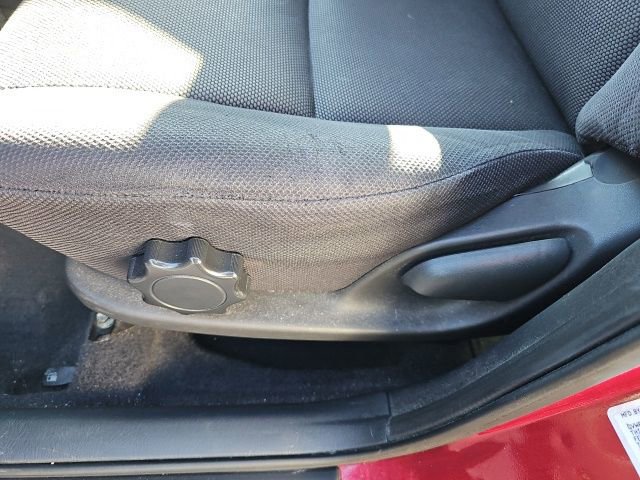 Used 2003 Pontiac Vibe w/ Power Group Value Package image 30