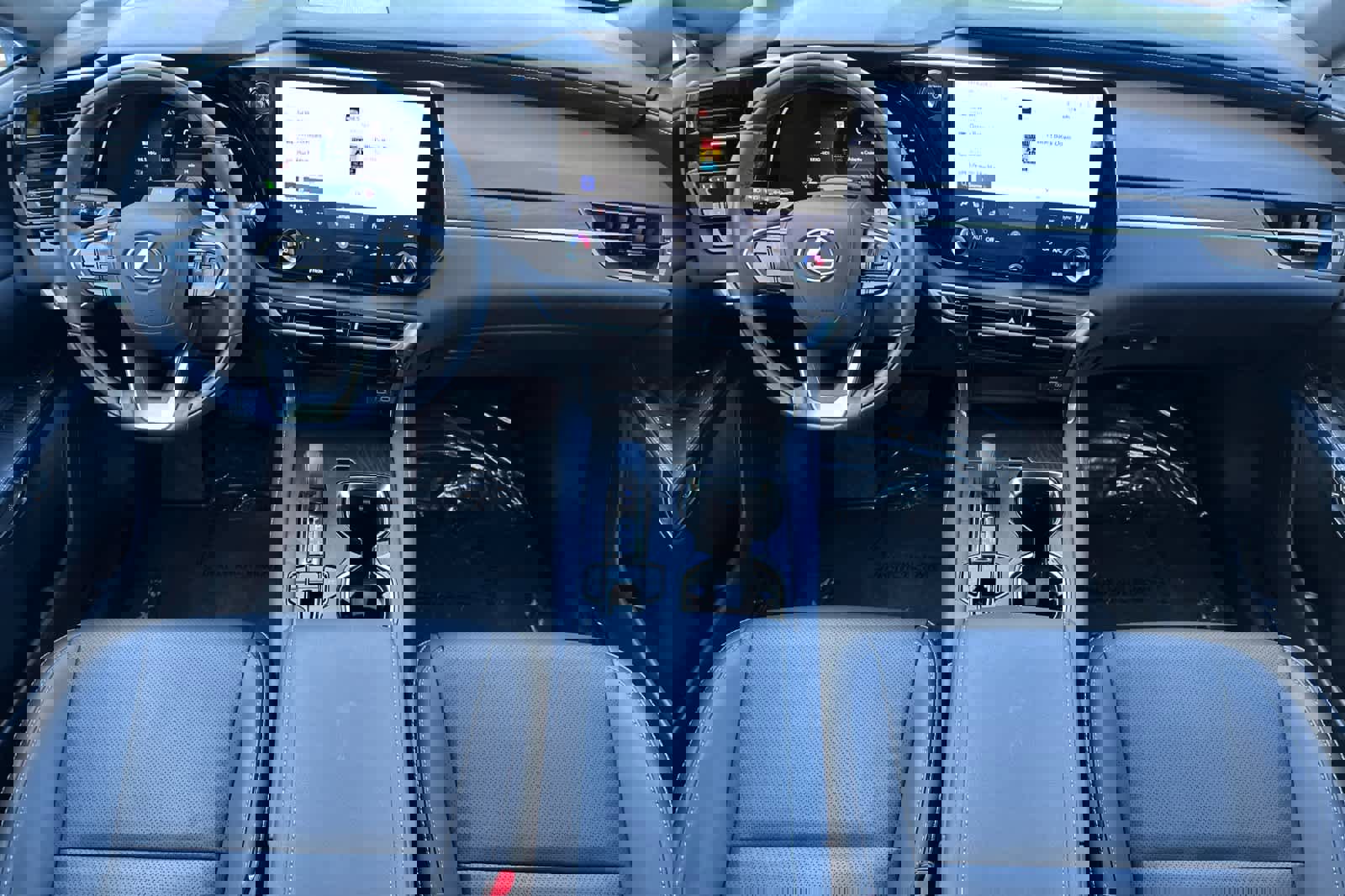 Certified 2025 Lexus RX 350h w/ Convenience Package image 3