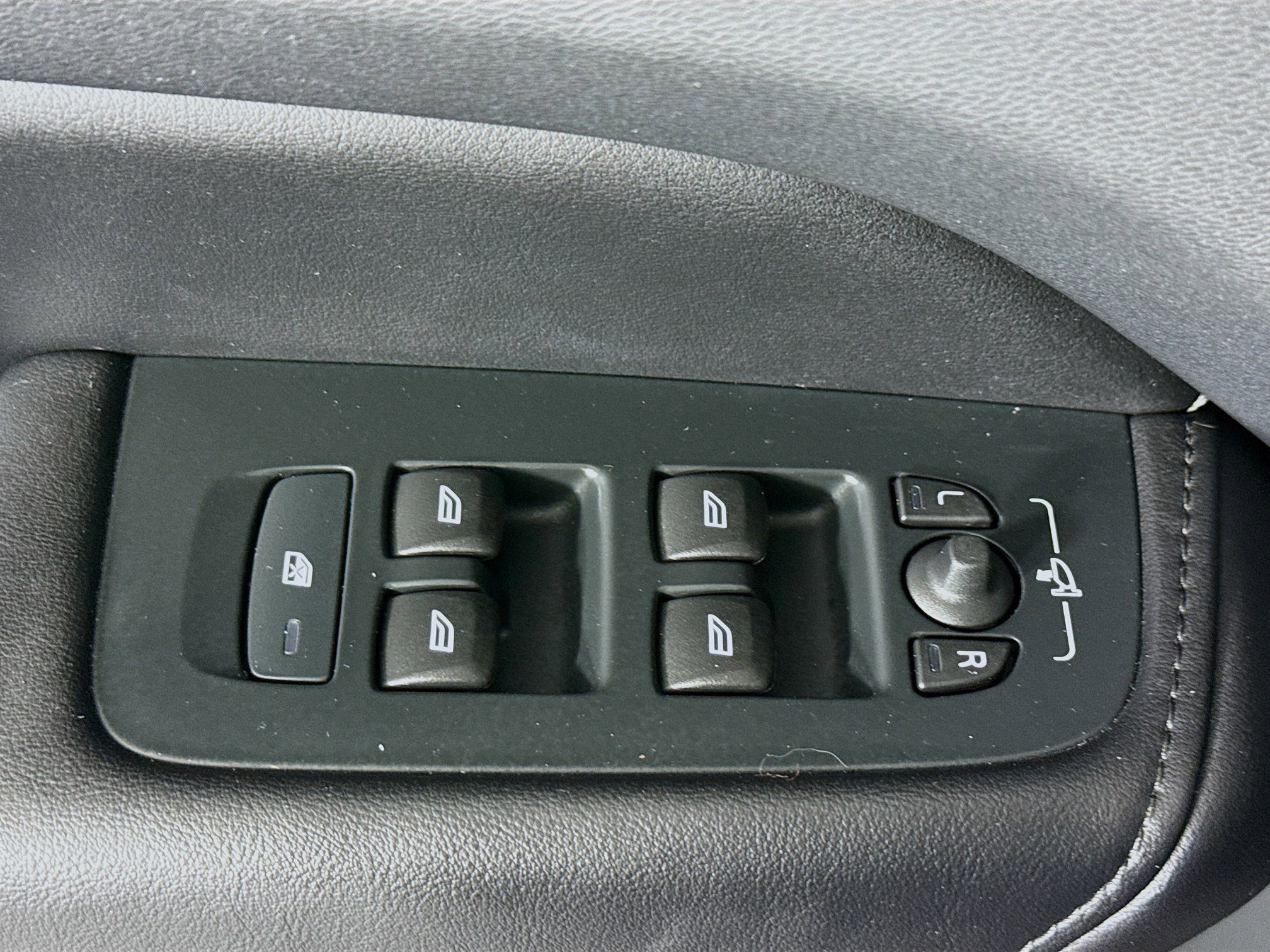 Used 2024 Volvo XC60 T8 Core image 24