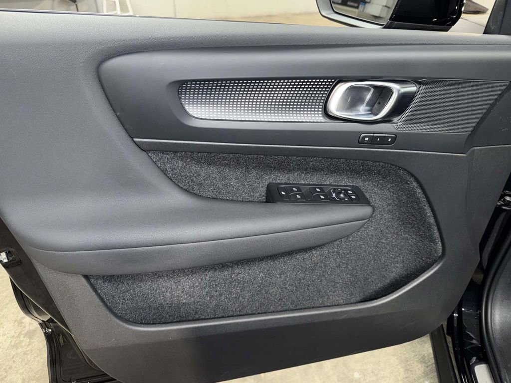 Used 2023 Volvo XC40 B5 Plus w/ Climate Package AWD/4WD image 20