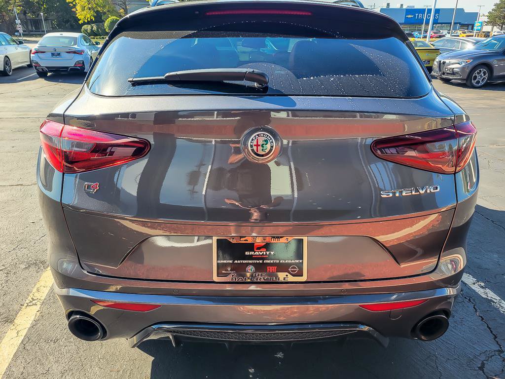 Used 2022 Alfa Romeo Stelvio Veloce AWD/4WD image 5