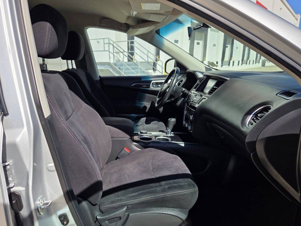 Used 2013 Nissan Pathfinder SV AWD/4WD image 17