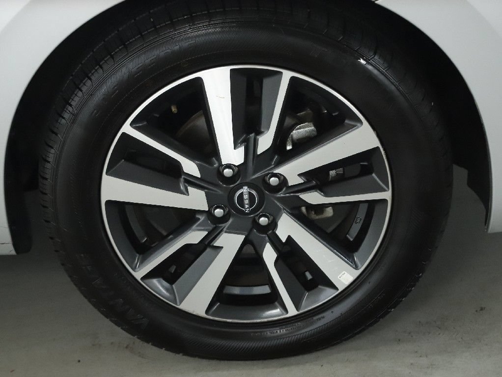 Used 2025 Nissan Versa SV FWD image 10