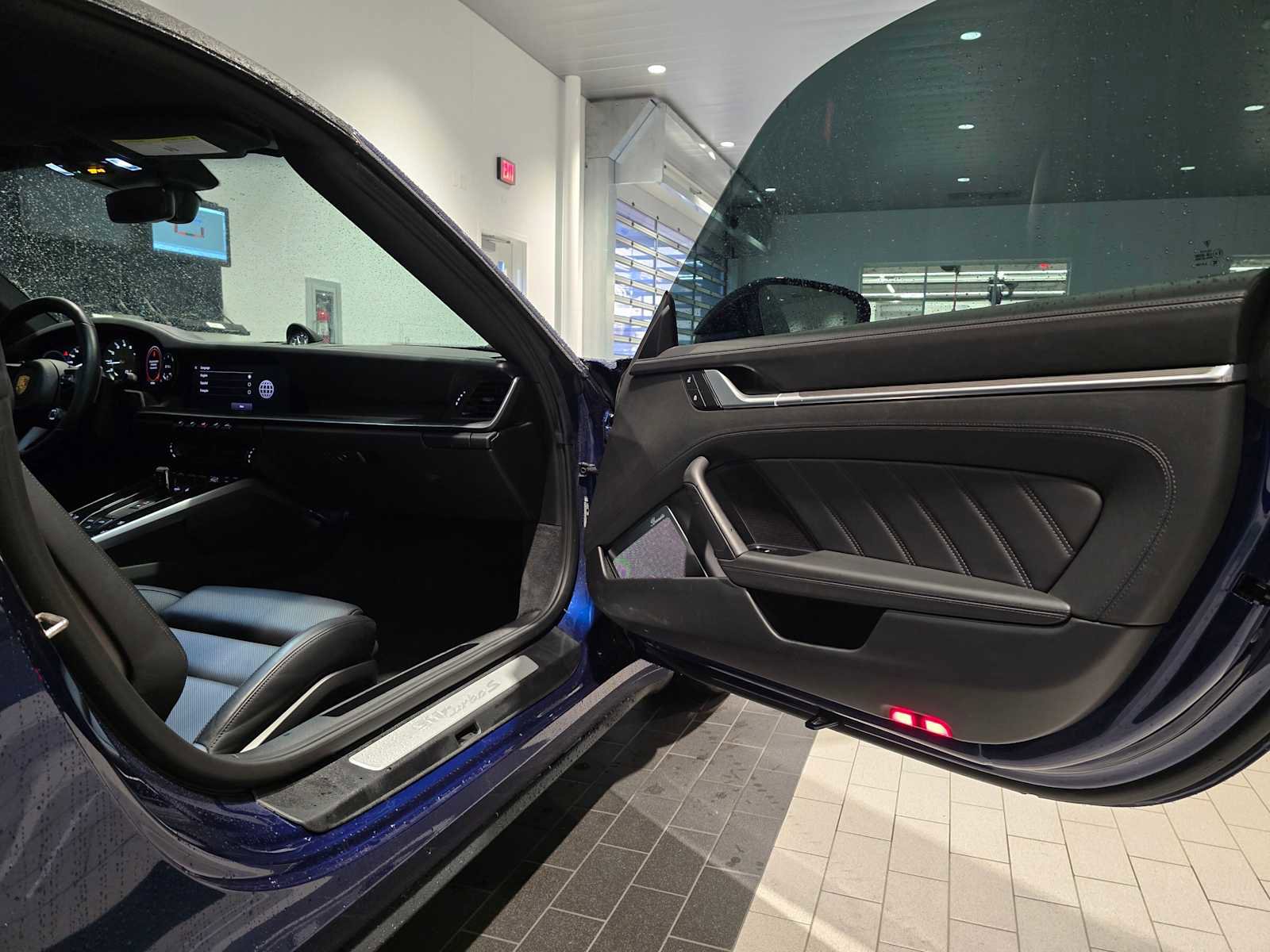 Used 2022 Porsche 911 Turbo S image 4