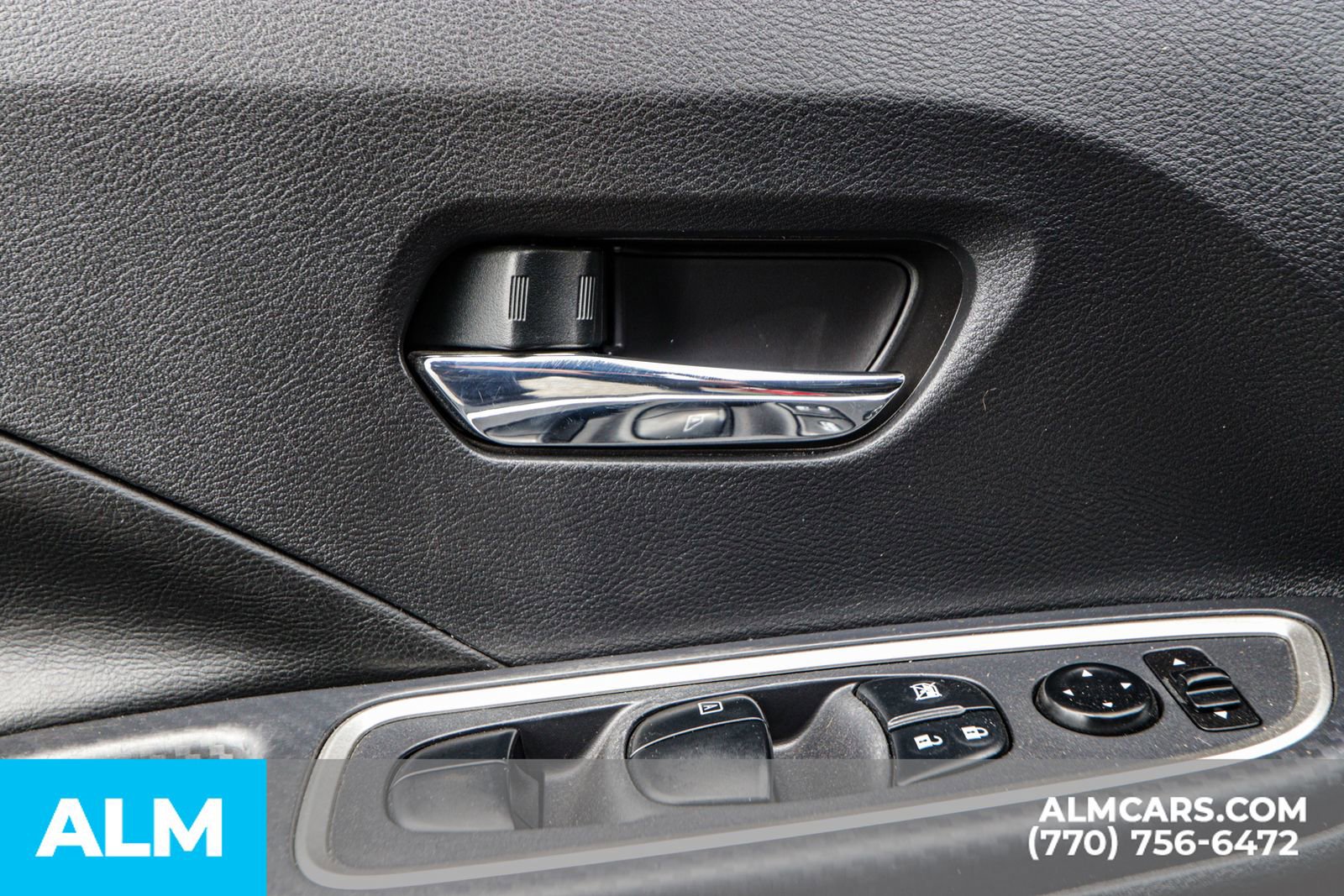 Used 2020 Nissan Versa SR w/ Convenience Package image 54