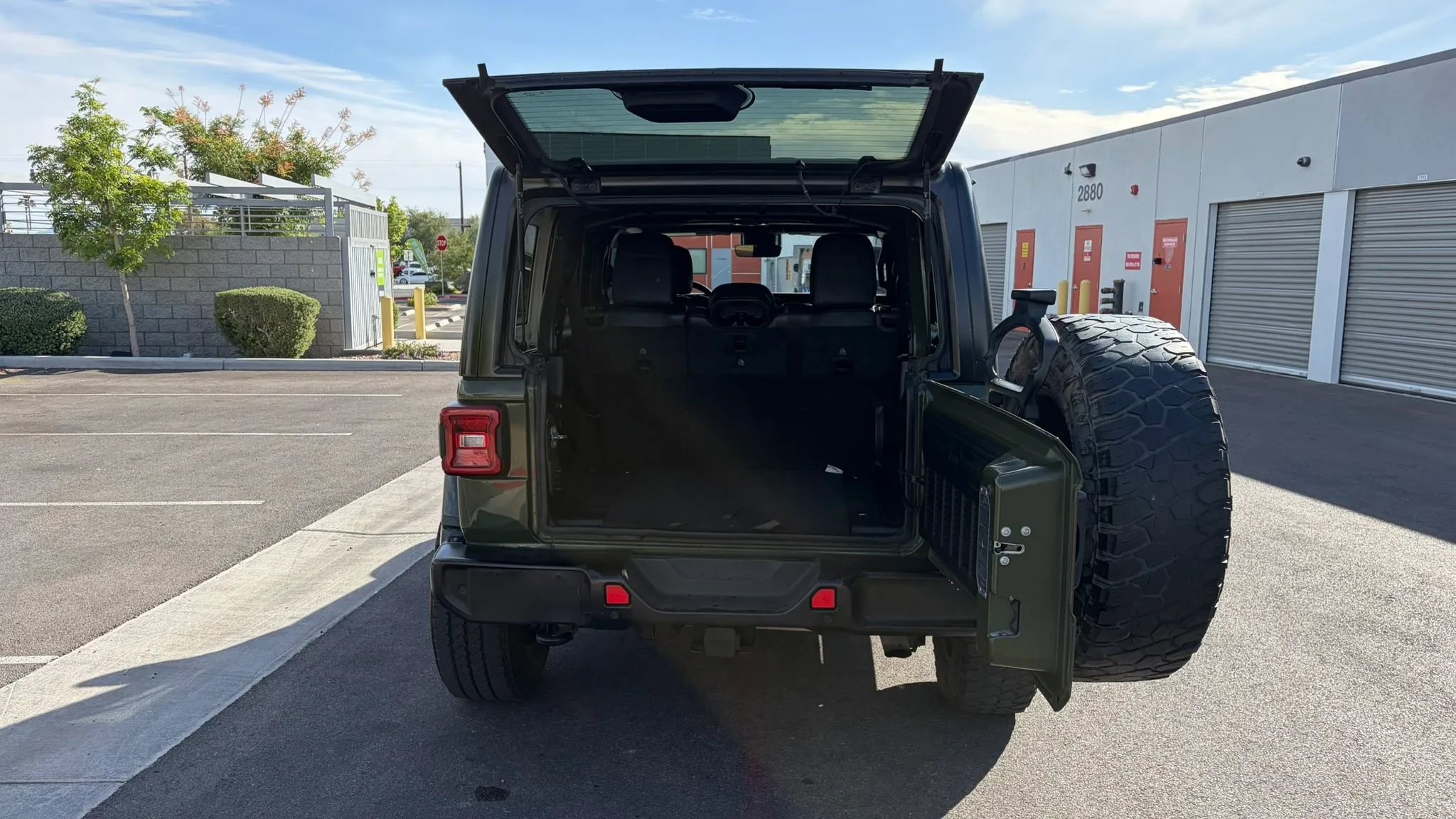 Used 2020 Jeep Wrangler Unlimited Sahara AWD/4WD image 12