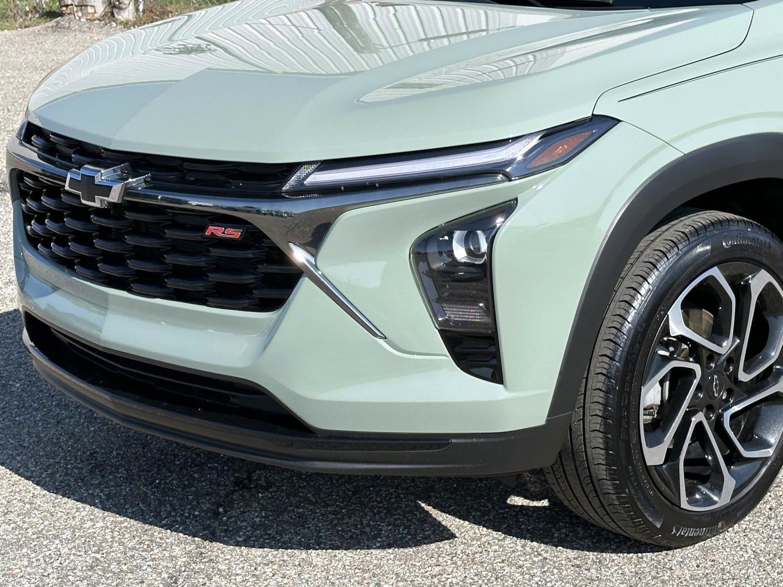 Certified 2024 Chevrolet Trax RS w/ Driver Confidence Package image 7