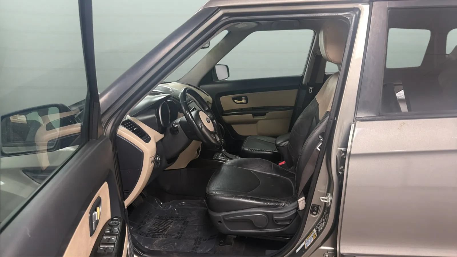 Used 2013 Kia Soul ! w/ Premium Pkg FWD image 21