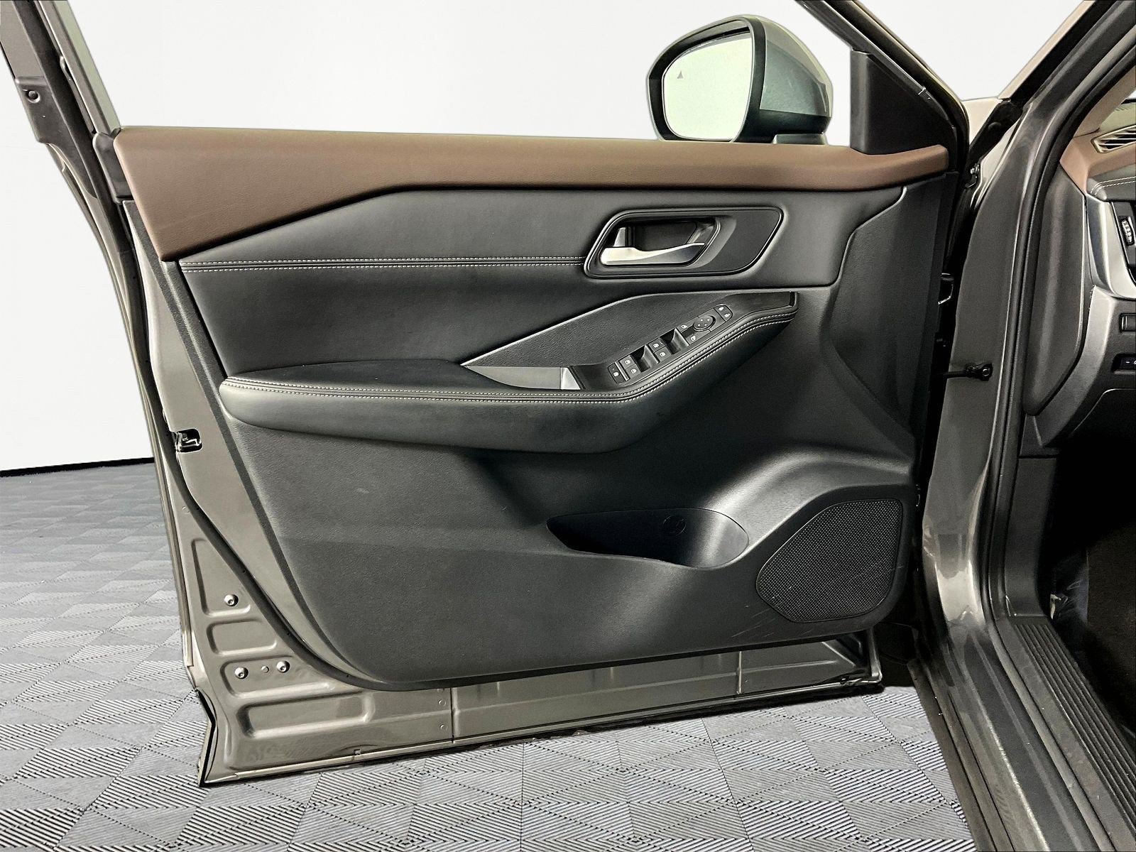 Certified 2023 Nissan Rogue SV w/ SV Premium B Package AWD/4WD image 20