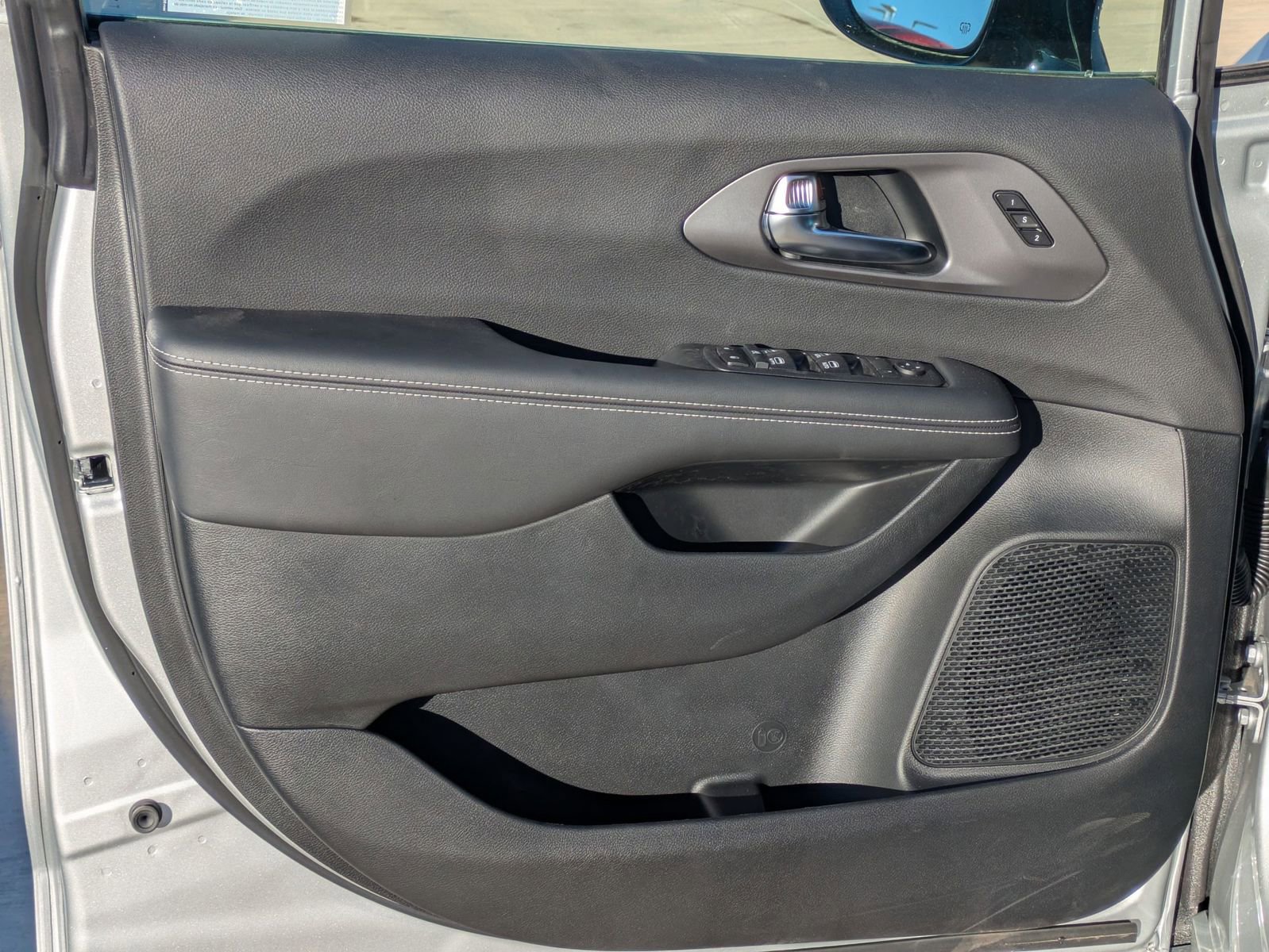 New 2026 Chrysler Pacifica Select image 11