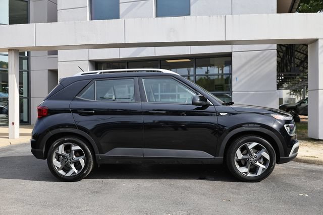 Used 2025 Hyundai Venue SEL FWD image 4