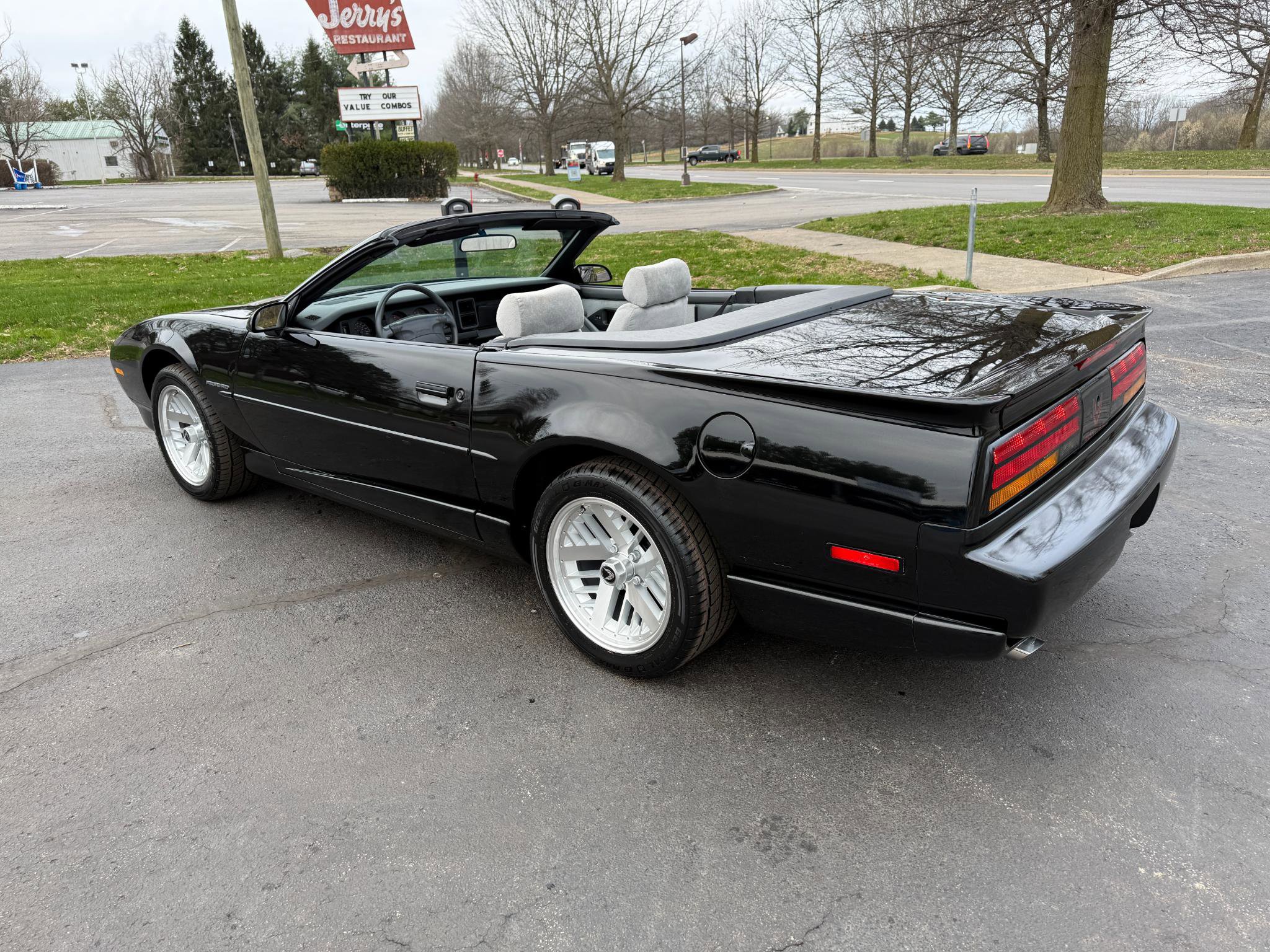 Used 1991 Pontiac Firebird Convertible image 17