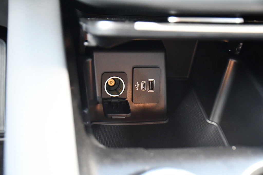 Used 2025 Ford Explorer Active w/ Active Comfort Package image 32