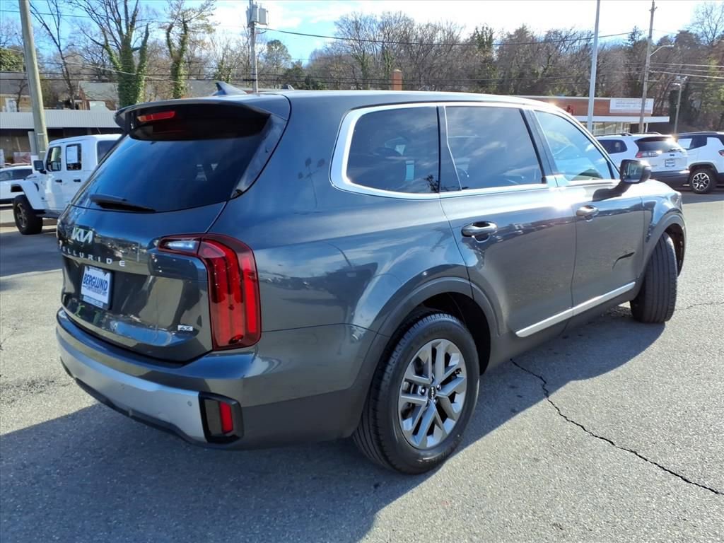 Used 2023 Kia Telluride LX image 4
