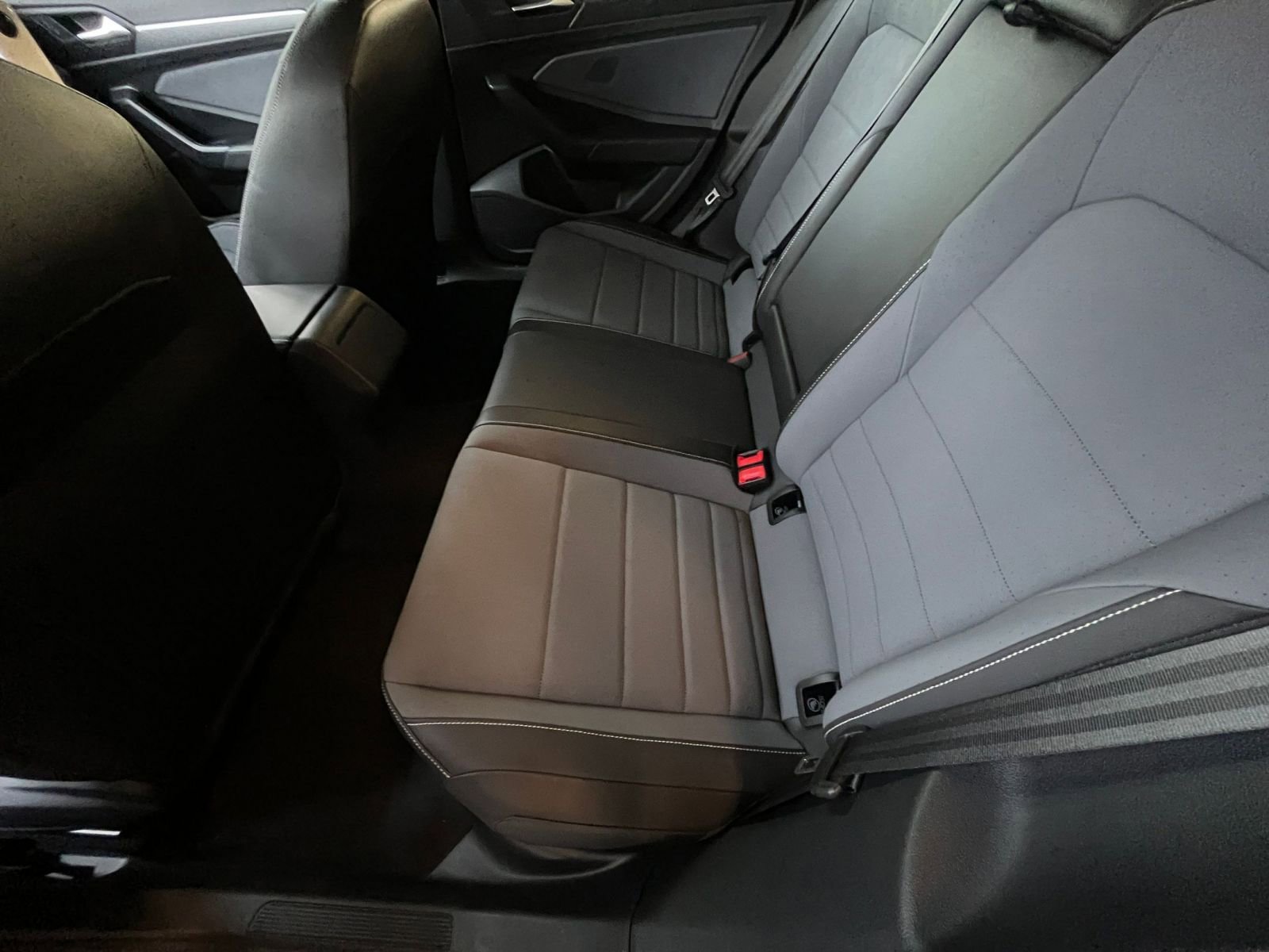 Used 2025 Volkswagen Jetta SE image 25