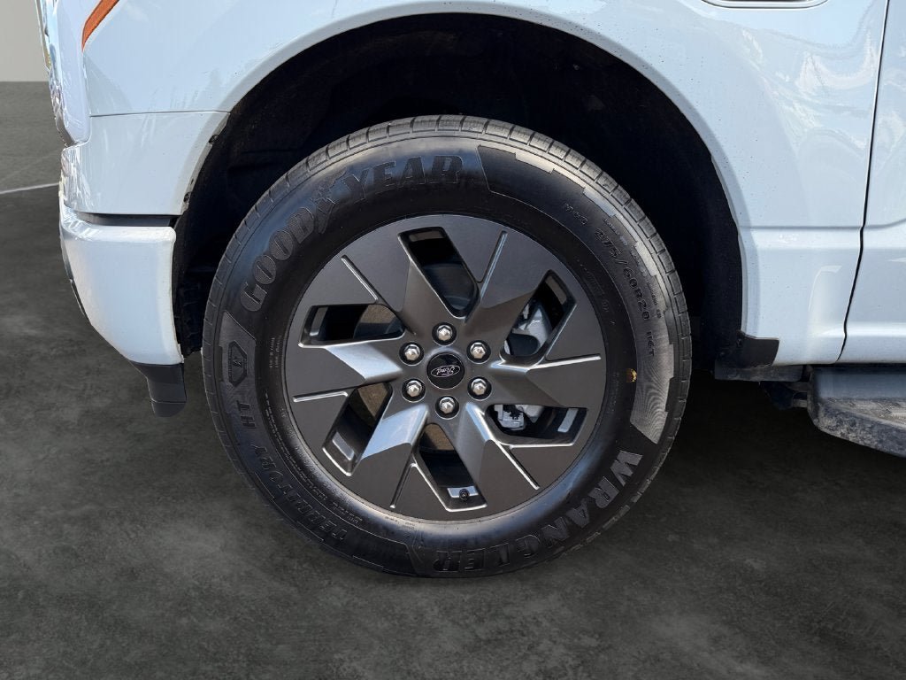 Used 2024 Ford F150 Lightning XLT AWD/4WD image 5