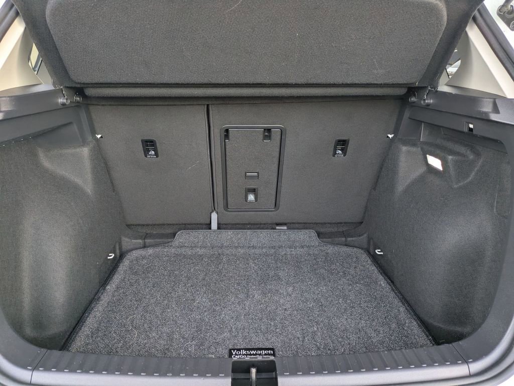 Certified 2025 Volkswagen Taos SE FWD image 18