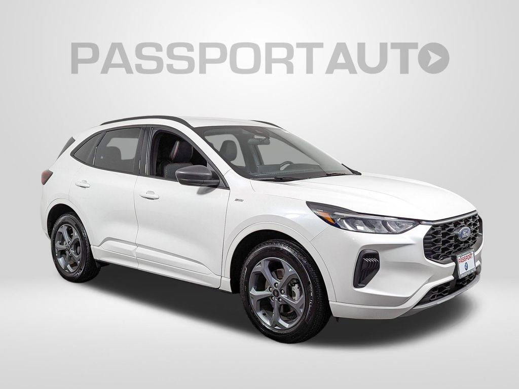 Used 2023 Ford Escape ST-Line w/ Tech Pack #1 AWD/4WD image 9