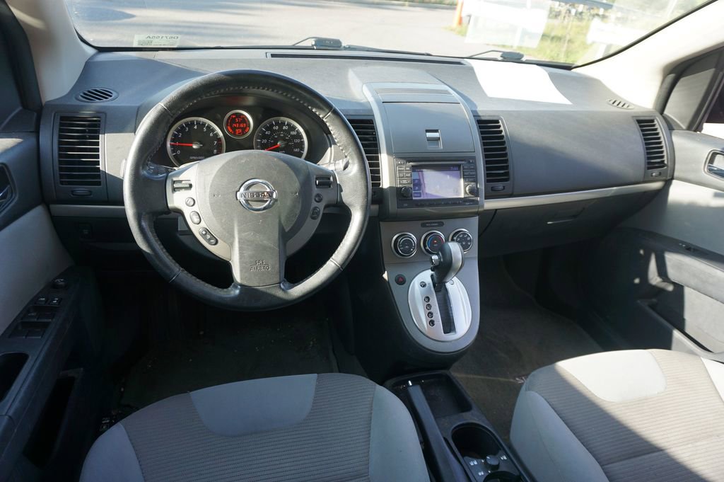 Used 2011 Nissan Sentra 2.0 SL w/ Navigation Pkg FWD image 4