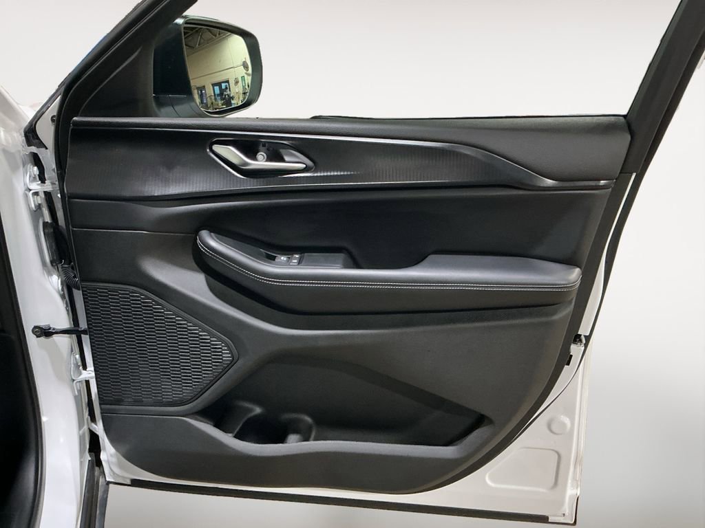 Used 2024 Jeep Grand Cherokee Laredo X w/ Luxury Tech Group I image 26