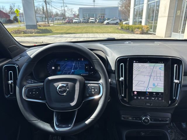 Used 2025 Volvo XC40 B5 Plus AWD/4WD image 21