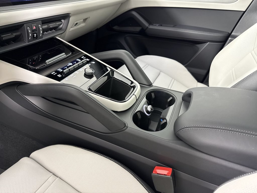 New 2026 Porsche Cayenne Coupe AWD/4WD image 31