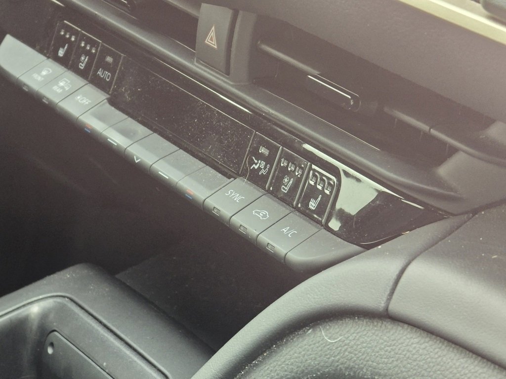 Used 2023 Toyota Crown Limited image 17