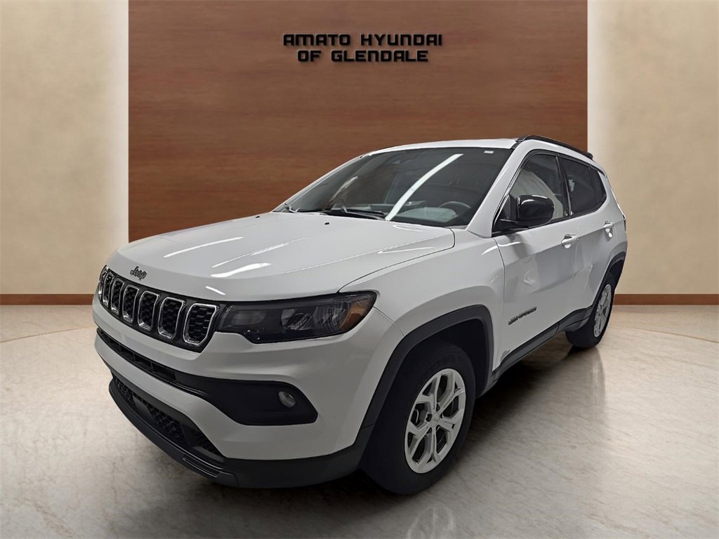 Used 2024 Jeep Compass Latitude image 2