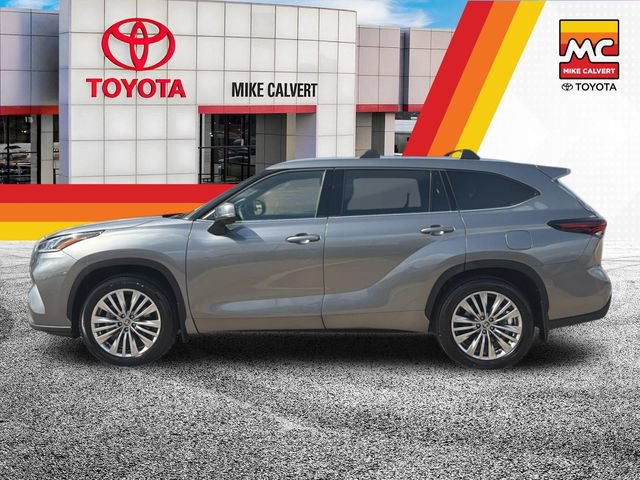 Used 2026 Toyota Highlander Platinum AWD/4WD image 2