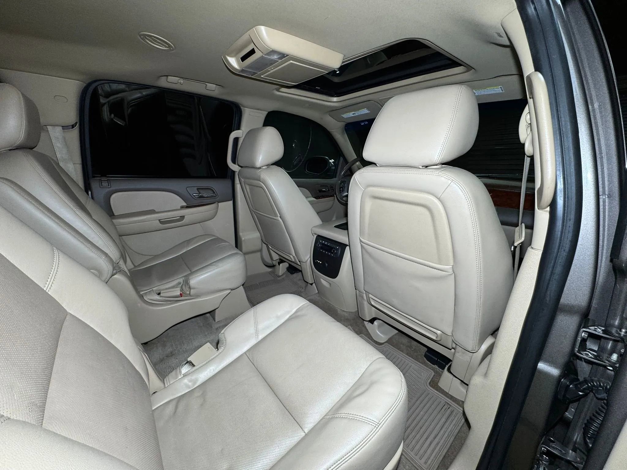Used 2012 Chevrolet Suburban LTZ image 59
