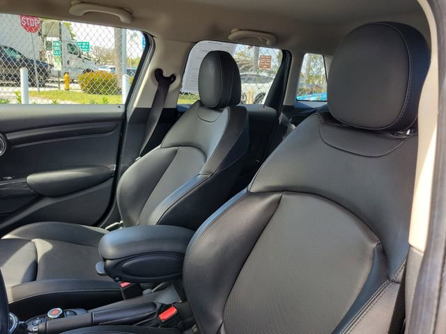 Used 2017 MINI Cooper 4-Door Hardtop FWD image 9