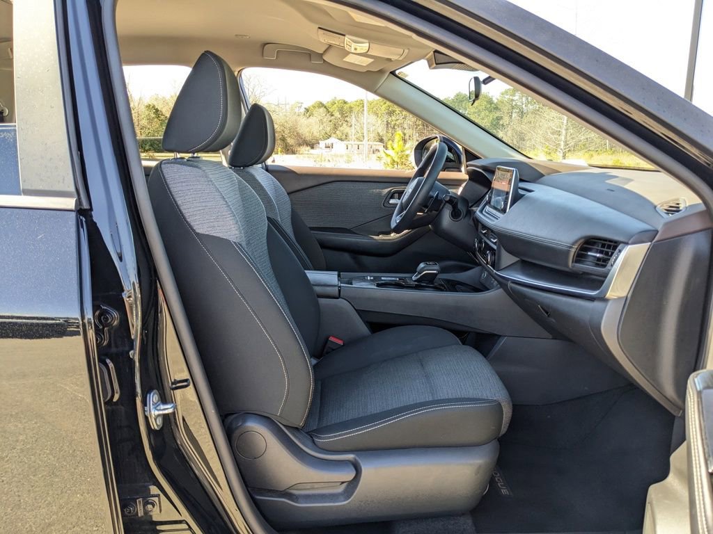 Used 2023 Nissan Rogue SV image 46