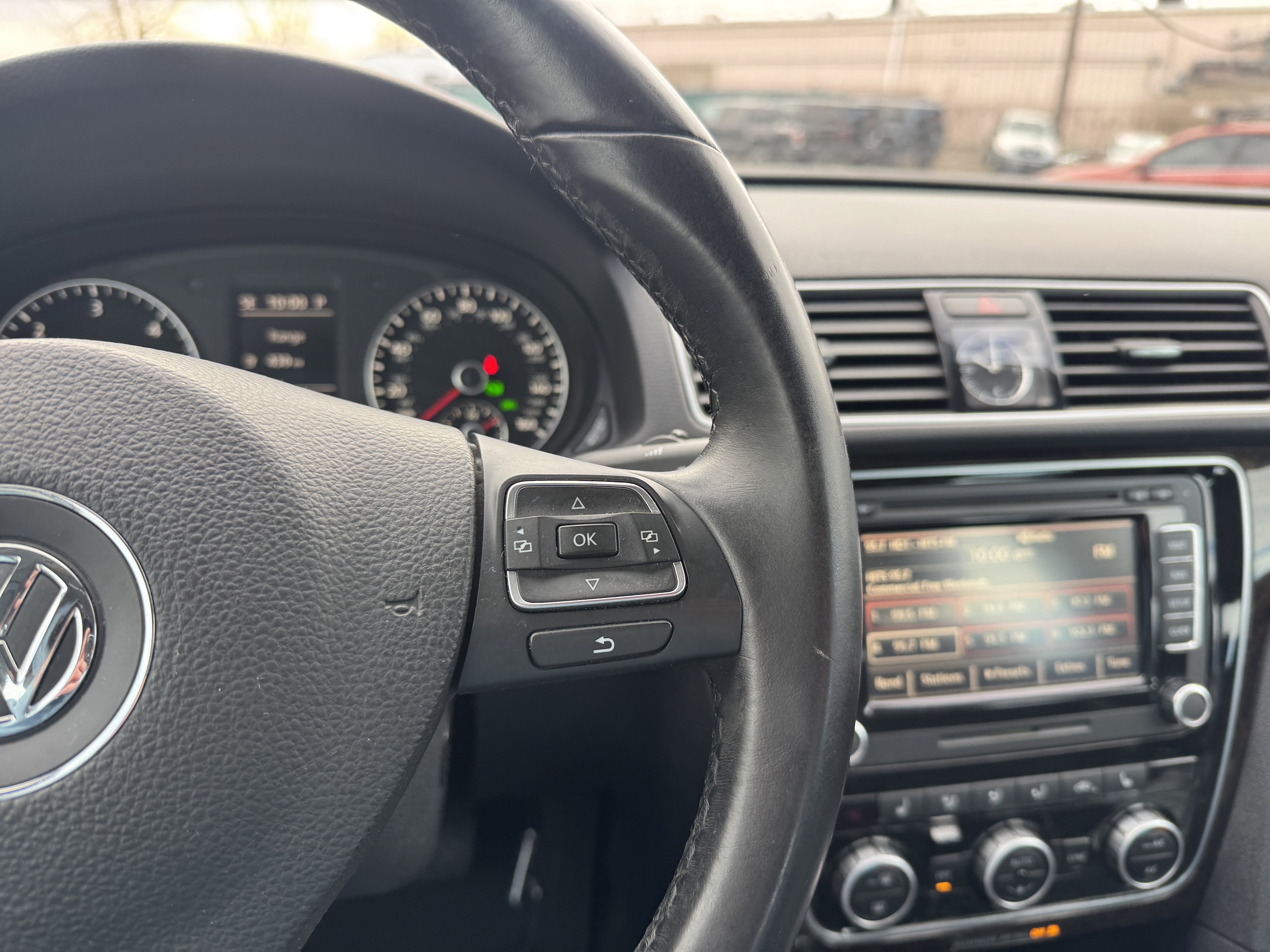 Used 2014 Volkswagen Passat TDI SEL Premium image 25